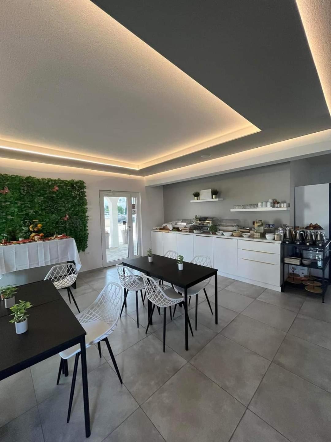 B&B Bloom Apartments Vir Exterior foto